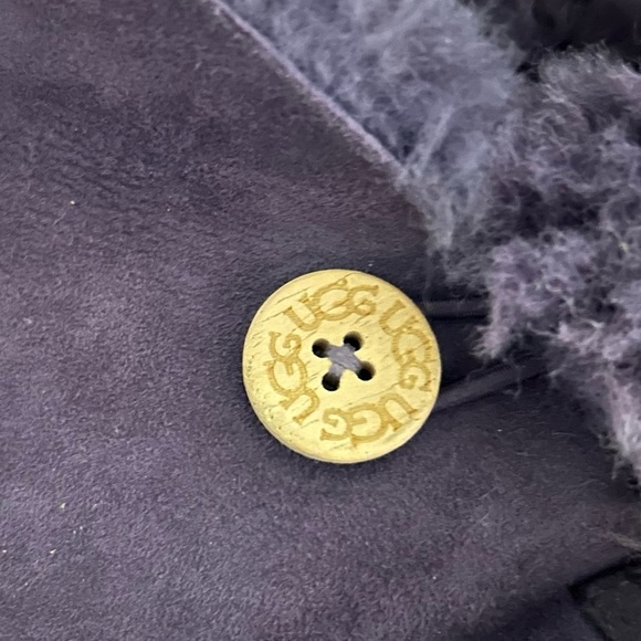 Ugg Bailey Button Leather Sheepskin Lined Purple Pull on Boots (5991Y) Size 6 - Picture 5 of 9